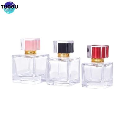 China Recyclable Wholesale hot selling bottle Custom square color cover perfume spray container with pump Te koop