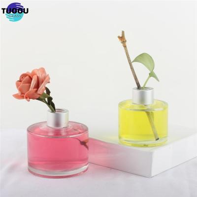 China Cosmetic wholesale glass bottle Aromatherapy Bottles Empty Glass Home Room Perfume Luxury Aroma Reed Diffuser Bottle à venda