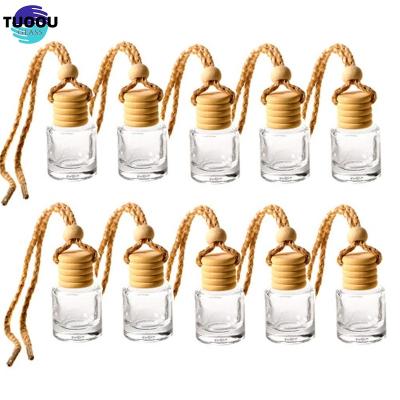 China Perfume bottle Car four empty mounted wooden cover perfume pendant glass container in car odor removing essential oil separate bottles en venta