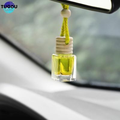 China Eco-friendly Hot sale Automobile diffusion Pendant Empty Glass Perfume Diffuser Air Freshener Car Fragrance Bottle container en venta