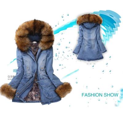 China Collar de piel 2020 chaqueta denim invernal impermeable algodón grueso con almohadilla vaqueros con capucha abrigo mujeres en venta