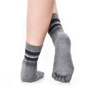 China Amazon Antibacterial Hot Sale Mens Crew Socks Five Finger Toe Socks for sale