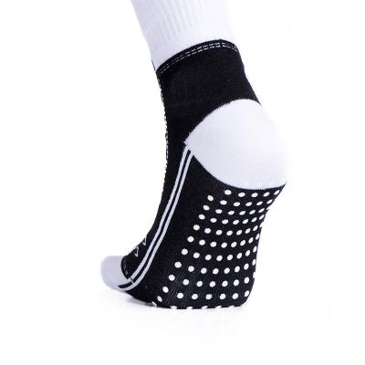 China QUICK DRY Mens Grip Athletic Sports Crew Socks Anti Slip Mens Tennis Socks for sale