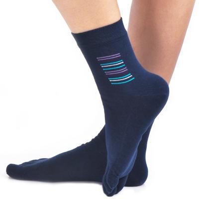 China Antibacterial Made in Solid Color Customs High Quality China Men Businessman Tube Medium Slit Toe Five Fingers Socks for sale