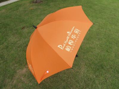 China Chromieren Sie offene Werbung des Feld-Autos die kundenspezifischen Golf-Regenschirme, die in den 34 Zoll-Rippen orange sind zu verkaufen