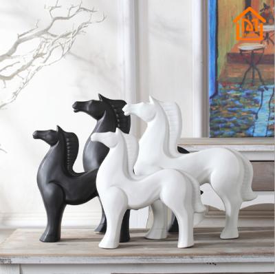 China Europe Hot Sales Home Decor White And Black Ceramic Horse Figurines for sale