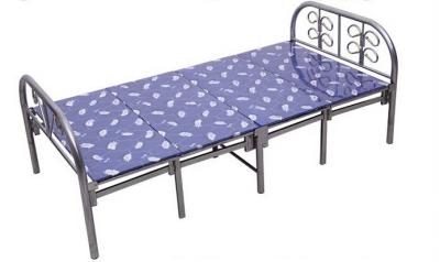 China Modern Portable Folding Camp Bed , Single Folding Guest Bed With Steel Frame for sale