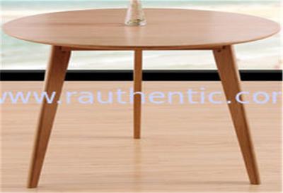 China Classic Round Wood Dining Room Tables , Small Round Breakfast Table For Kitchen for sale