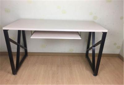 China Heavy Duty Modern Furniture Table With Metal Supoorting Legs Small Office Computer Desk for sale