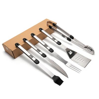 China Easily Cleaned Non-Slip 5 Piece Handles Makers Grill Set BBQ Grilling Tool Kit With Bag for sale