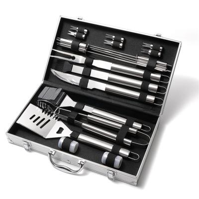 China Large Easily Cleaned Box 18Pcs Aluminum Barbecue Set Stainless Steel Grilling Tool Kits With Delux Box for sale