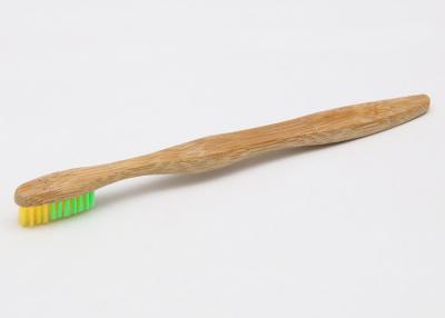 Chine Brosse à dents en nylon naturelle adulte de poil pour la maison/voyager, longueur de 18.5-19.0cm à vendre