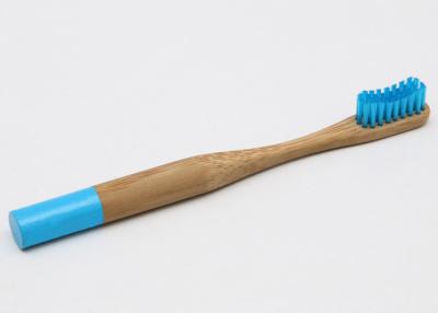 Chine La brosse à dents d'enfants biodégradables de 100% a ondulé la brosse pour l'hôtel/à la maison en bambou à vendre