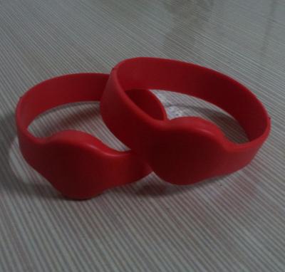 China Silicone rfid wrist band with red color for sale