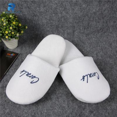 China Fashion/Comfortable/Durable Custom Stitching White Hotel Label Closed Toe Small Indoor Slipper for sale