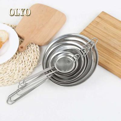 China Sustainable Hot Sale Kitchen Tools Stainless Steel Mesh Filter Strainer Colander With Long Handle for sale