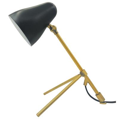 China Currently Focus Lighting Tripod Desk Lamp Modern Indoor Reading Lamp for sale