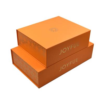 China Luxury Custom Logo Large Paper Magnetic Closure Folding Magnetic Gift Box Packaging for sale