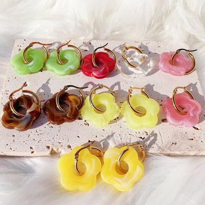 China INS TRENDY Fashion 18K Gold Plated Colored Resin Huggie Earrings Stainless Steel Floral Acrylic Flower Circle Earrings For Girls for sale