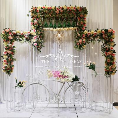 China Beautiful Modern Flower Arch Beautiful Flower Backdrop With Chandelier For Wedding Decoration Of A Dream Wedding Store for sale