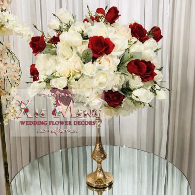 China Flower Centerpiece CEN-FL070 Wedding Decorative Red and White Rose Flower Ball in Gold Holder for Table Centerpiece Flore Decoracion Boda for sale