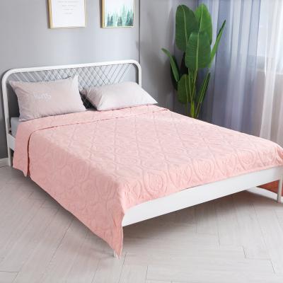 China Wholesale Custom Made Luxury Warm Bedspread Anti-skid Bedspread Design Dot Embroidery Factory Comforter Bedspread Waterproof Sale for sale