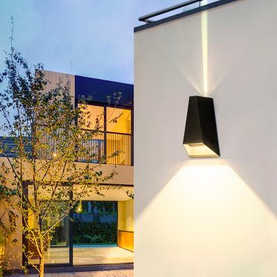 China Modern Simple Creative Outdoor Waterproof Polycarbonate Wall Lamp 3*2W LED Wall Lamp Yard Lamps Patio Balcony Garden Wall Light for sale