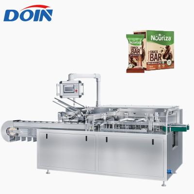 China Food Doin Biscuit Cake Moon Sandwich Log Servo Control Food With Ttay Packaging Wrapping Box Cartoning Machine en venta