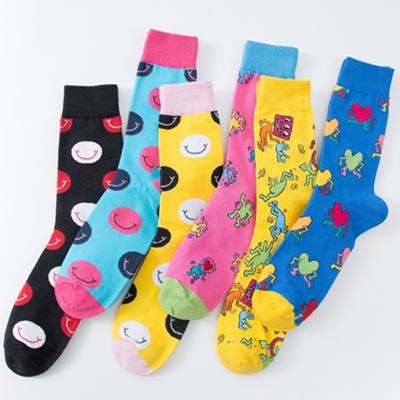 China Low MOQ smile face and high quality custom unisex sporty cartoon man pattern happy men's fashion funny crew socks for sale