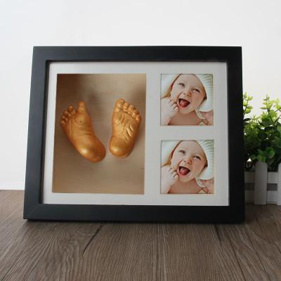 China Eco-friendly Vintage American Style 3D Photo Frame Baby Hand Foot Mold Printing Milestone Solid Wood Picture Frame New for sale