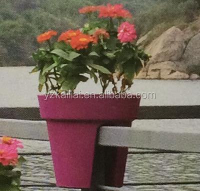 China Cheap Outdoor Plastic Split Pots Flower Pot Garden Split Pots Balcony Fencing Planters for sale