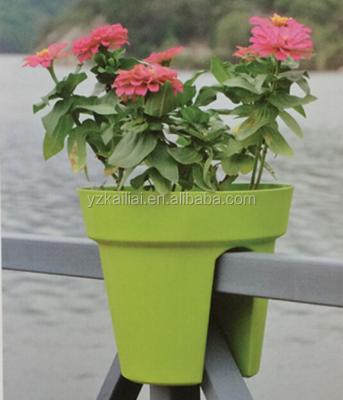 China Outdoor Mounted Garden Balcony Fencing Cheap Plastic Planters Pots Mounted Plant Flowerpot Vacuum Forming Flower Pot for sale