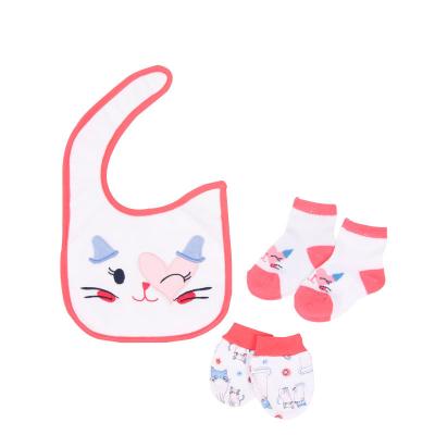 China Saliva Washable Newborn Infant Towels Aprons Baby Mitten Socks Baby Cartoon Cute Bibs for sale