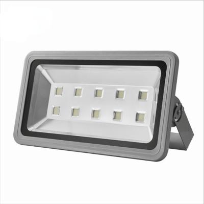 China Sports stadiums factory price lightning protection 100w 200w 300w solar led flood light for sale