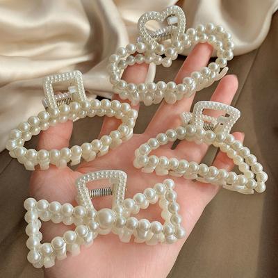 China 2021 Korean New Arrival Retro Pearl Shark Hair Clip Hair Clips Large Hair Accessories Elegant Claw Clip For Women for sale