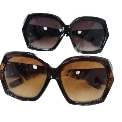 China Small Square Comfort Two Tone Sun Glass Shades Women Designers Trendy Sunglasses for sale