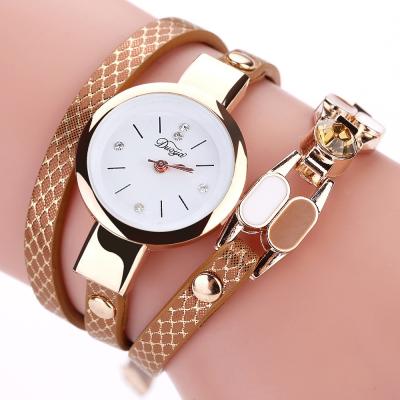 China Trend Products Simple Fashion Lady Bracelet Watch Girl's Retro Simple Bracelet Watch for sale