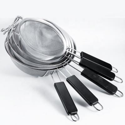 China Good Stainless Steel Colander Filter Sustainable Oil Mesh Strainer Kitchen Vegetables Strainer With Plastic Handle for sale