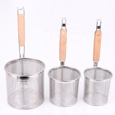 China Viable Spoon Fried Food Noodle Hot Pot Cooking Strainers Strain Handle Colander Stainless Steel Wooden Kitchen for sale