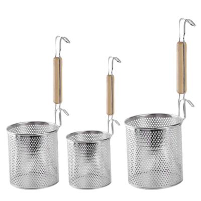 China Sustainable Stainless Steel Strainer Basket Wire Mesh Food Skimmer Kitchen Sieve For Dumpling Noodle for sale