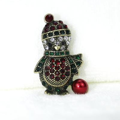 China Antique Bohemia Bohemia Christmas Gold Plated Pearl Gemstone Faux Stone Brooch Penguin Brooches Animal Pin for sale