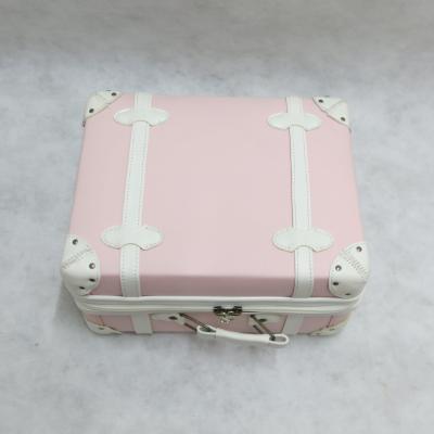 China Vintage Custom Design Professional Vintage Decorative Aluminum Travel Beauty Suitcase Box PVC Vanity Makeup Handmade Cosmetic Train Case for sale