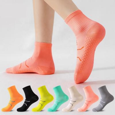 China Anti-foul breathable men's athletic sports running ankle socks nylon non-slip pad women's bottom socks for sale