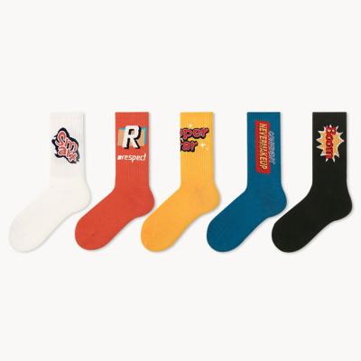 China Anti-fault 2021 new European American custom logo letter sports socks stripe street style custom socks for sale