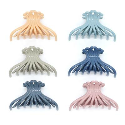 China Fashionable hair claws large simple resin hair accessories lady hair clip ponytail hair claws for sale