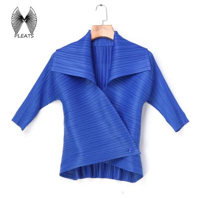 China Hot Sales Anti-Shrink Women Pleated Jackets And Coats Ladies Casual Suits for sale