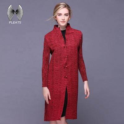 China Anti-Shrink Buttoned Through Waist Women Jacket Free Stand Collar Pleated Girl Coat Long for sale