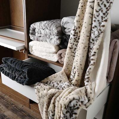 China Anti-Static OEM Winter Luxury King Size Thicken Plush Bed Throw Rabbit Faux Fur Leopard Print Mink Blanket for sale