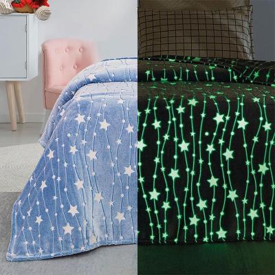 China Anti-Static Home Fashion Decoration Kids Fleece Throw Custom Star Glow in The Dark Plush Flannel Blanket en venta