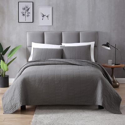 China Anti-Static Custom Home Sleep Modern Style Stitched Pattern BedSpread Simple Full Size Comy Solid Quilt Bedding Set for sale